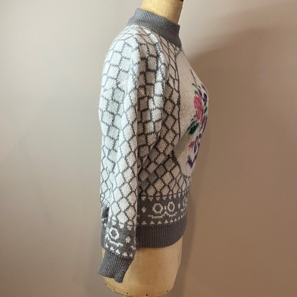 Vintage Floral Knit Sweater | Cottagecore Grey | L / G - Picture 10 of 11